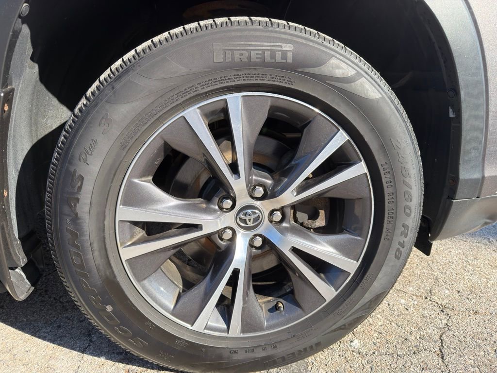 Used 2016 Toyota Highlander XLE image 9