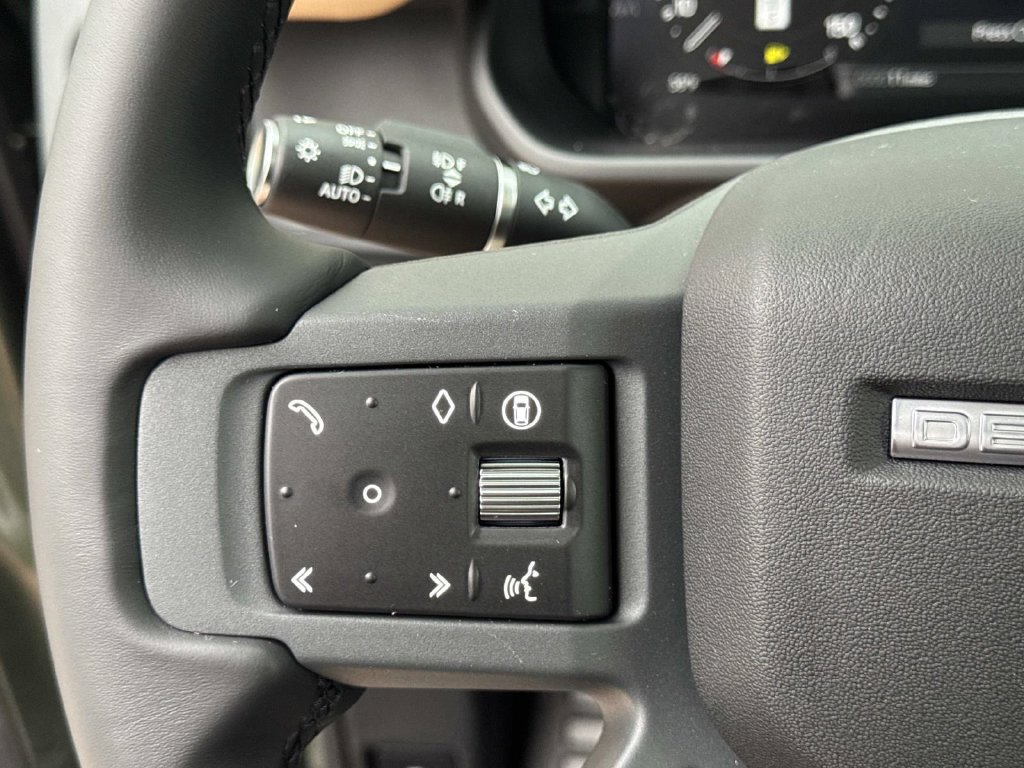 New 2026 Land Rover Defender 110 S AWD/4WD image 31