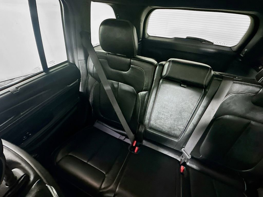 Used 2023 Jeep Grand Cherokee Overland w/ Luxury Tech Group IV image 12