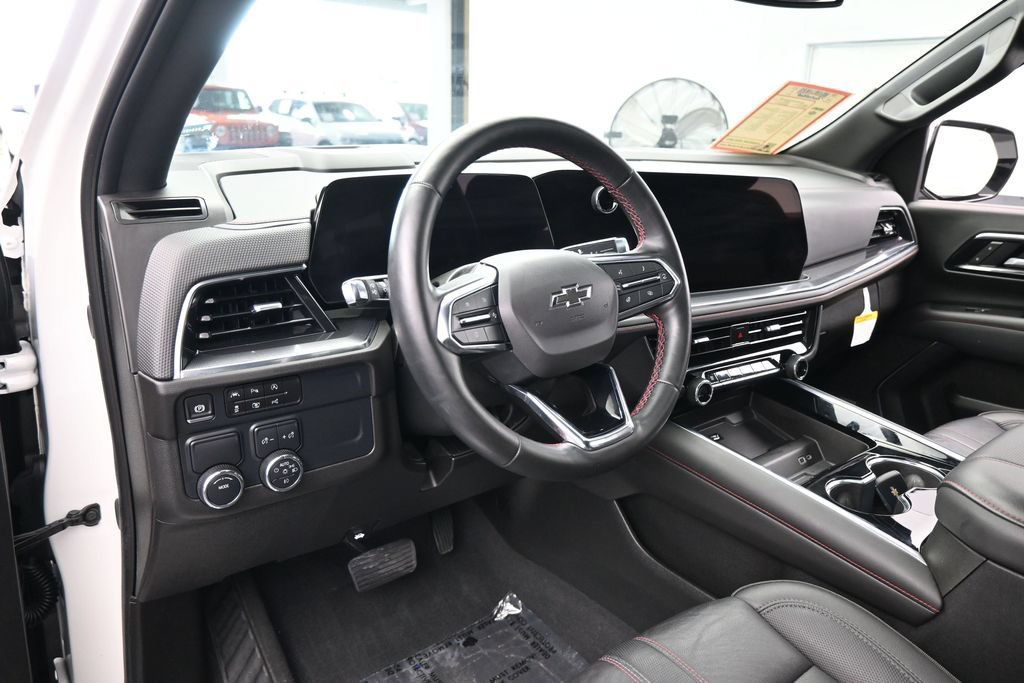 Used 2025 Chevrolet Suburban RST w/ Comfort Package RWD image 12
