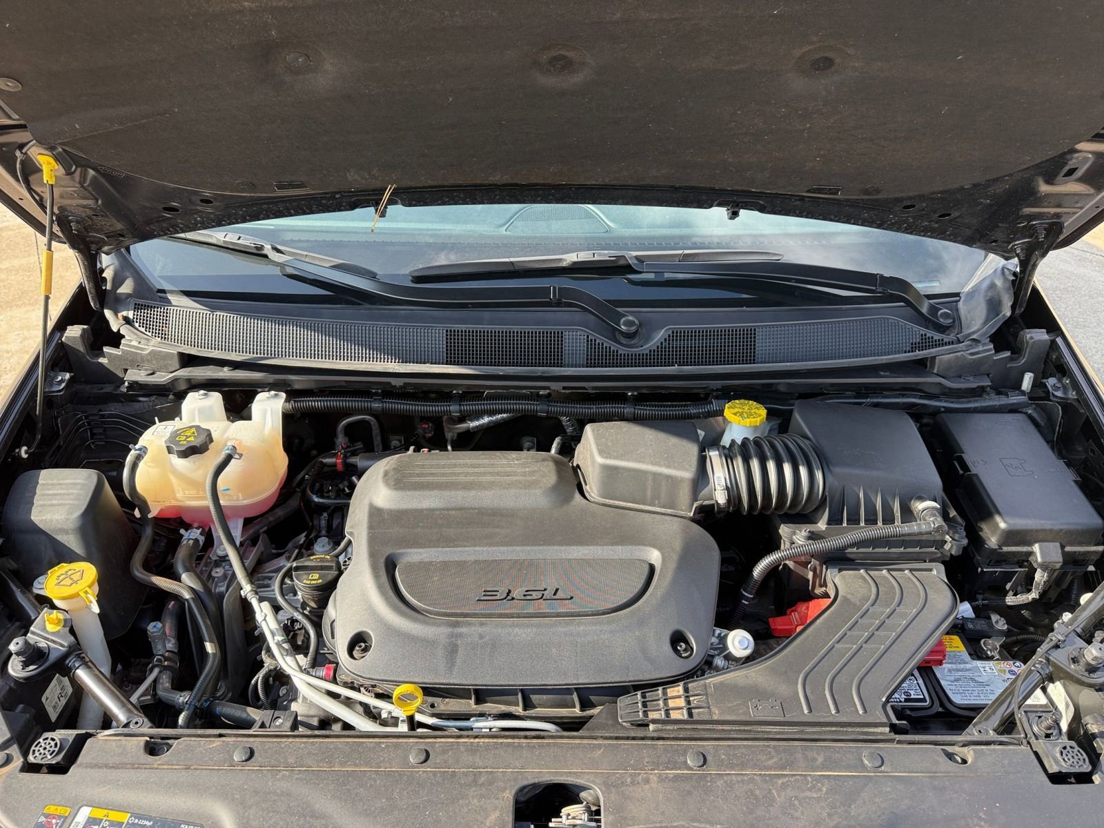 Used 2025 Chrysler Pacifica Limited image 36