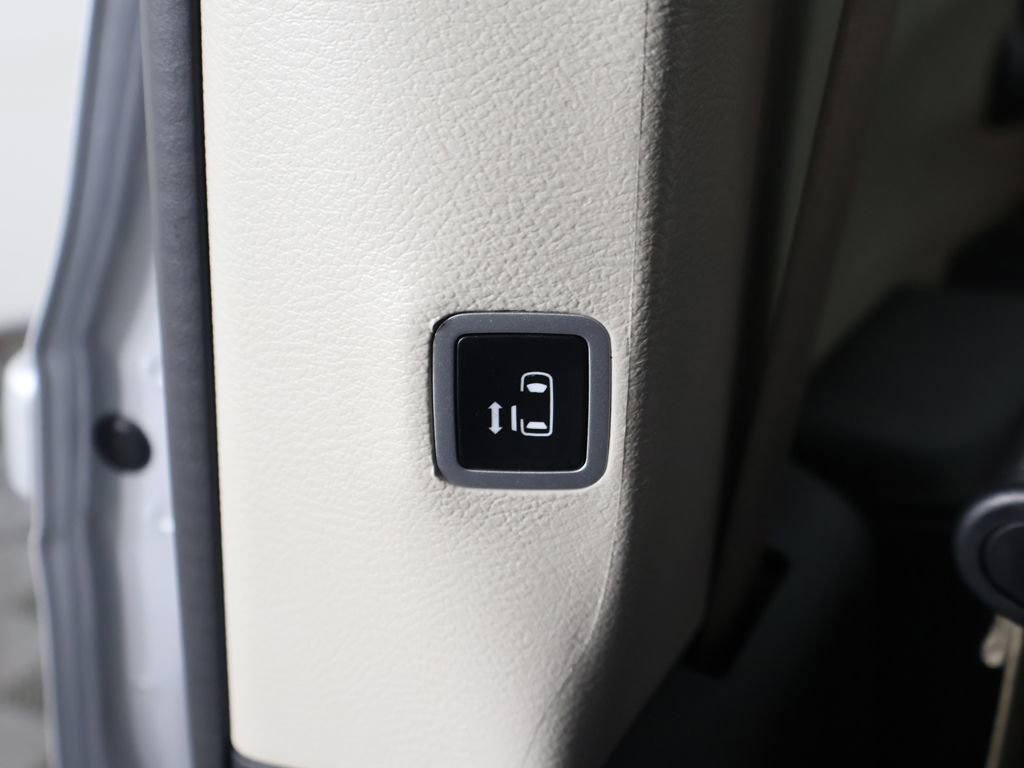 Used 2024 Chrysler Pacifica Limited FWD image 28
