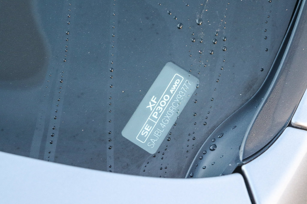 Used 2024 Jaguar XF R-Dynamic SE AWD/4WD image 31