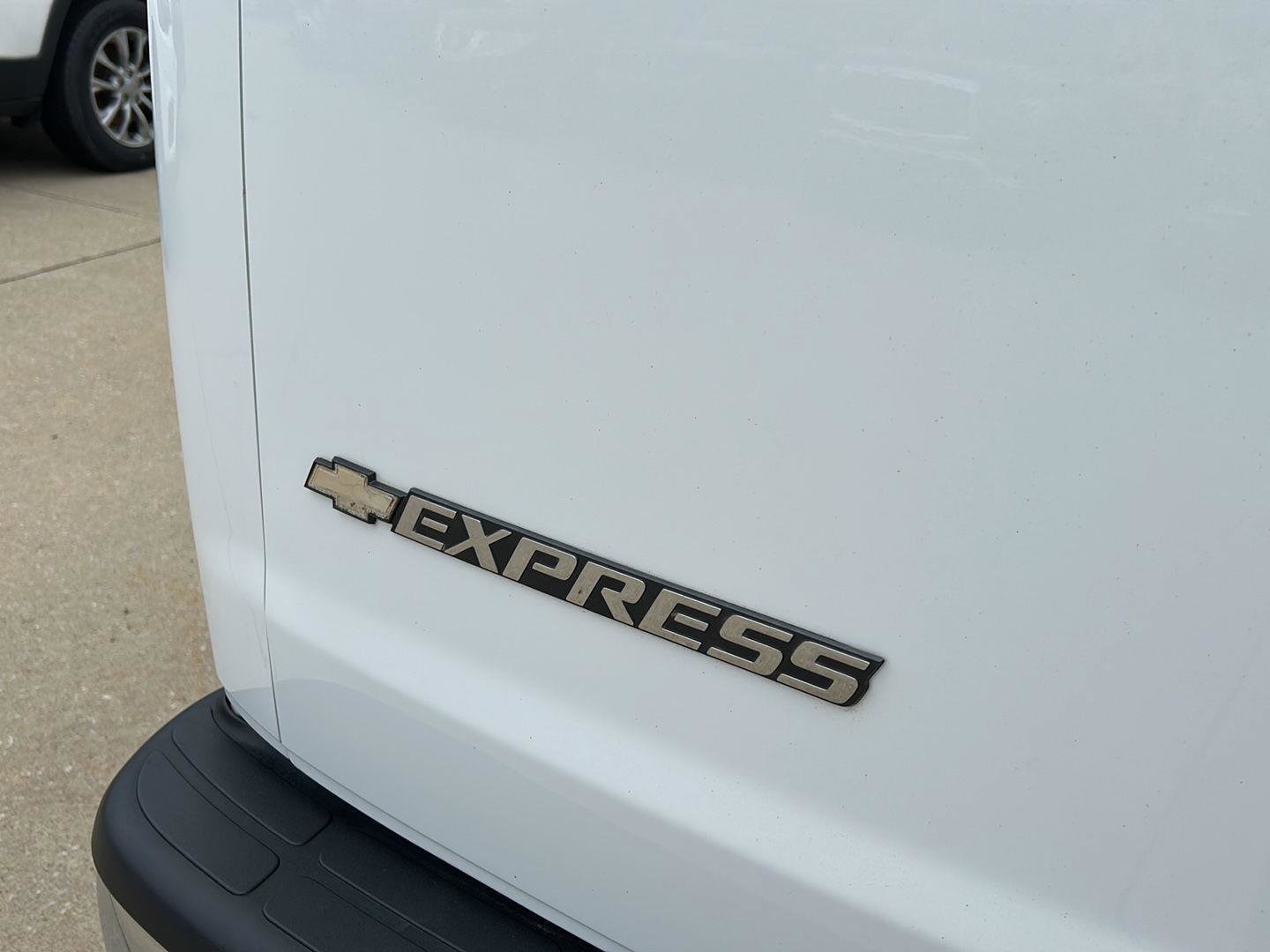 Used 2020 Chevrolet Express 3500 LT w/ LT Preferred Equipment Group RWD image 9