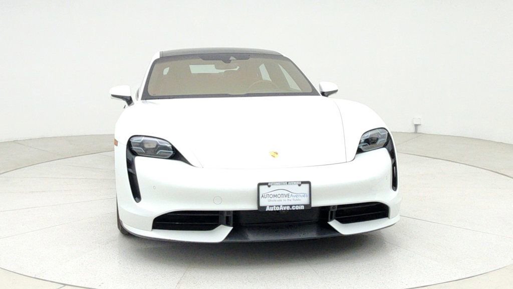 Used 2020 Porsche Taycan image 2