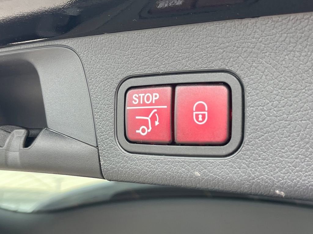 Certified 2023 Mercedes-Benz GLB 250 4MATIC image 21