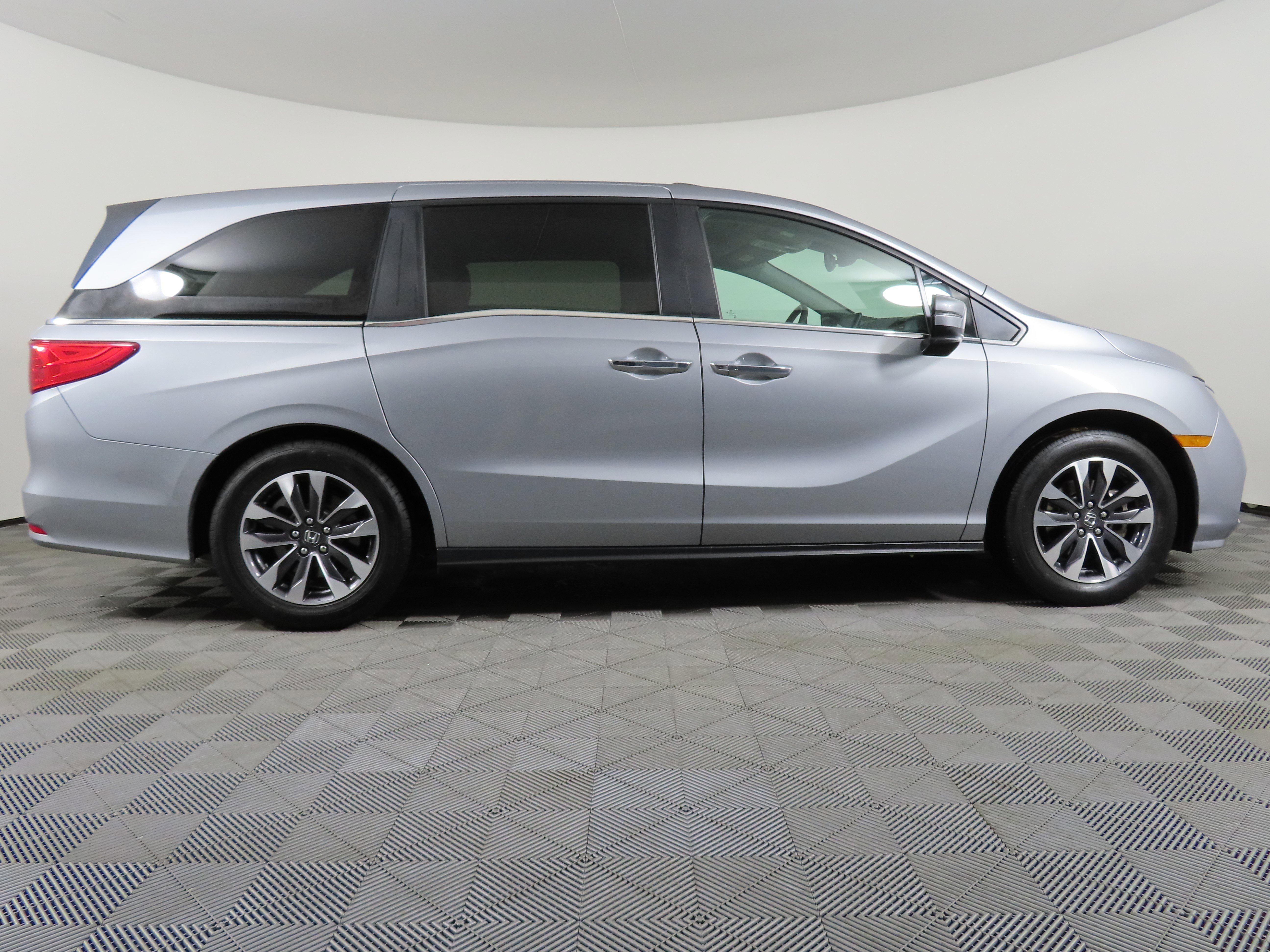 Used 2024 Honda Odyssey EX-L image 45