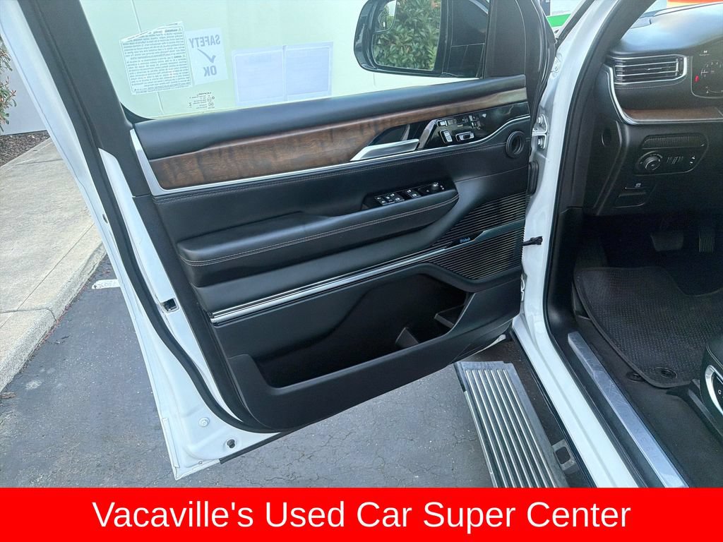 Used 2023 Jeep Grand Wagoneer Series II AWD/4WD image 10