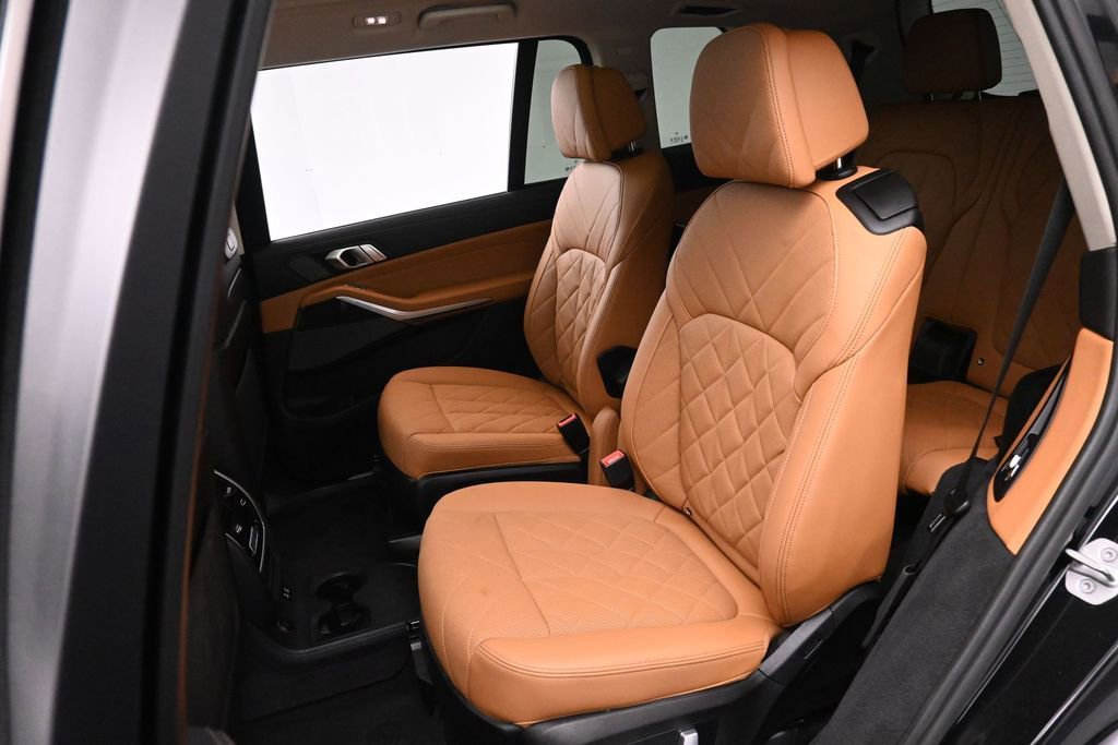 Used 2024 BMW X7 xDrive40i w/ Executive Package AWD/4WD image 19