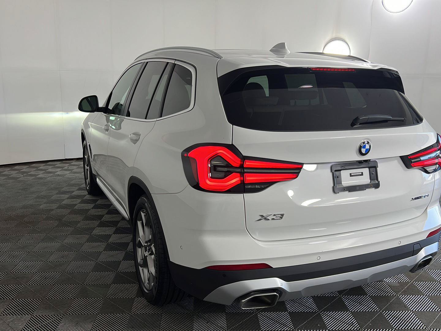 Used 2023 BMW X3 xDrive30i w/ Premium Package AWD/4WD image 9