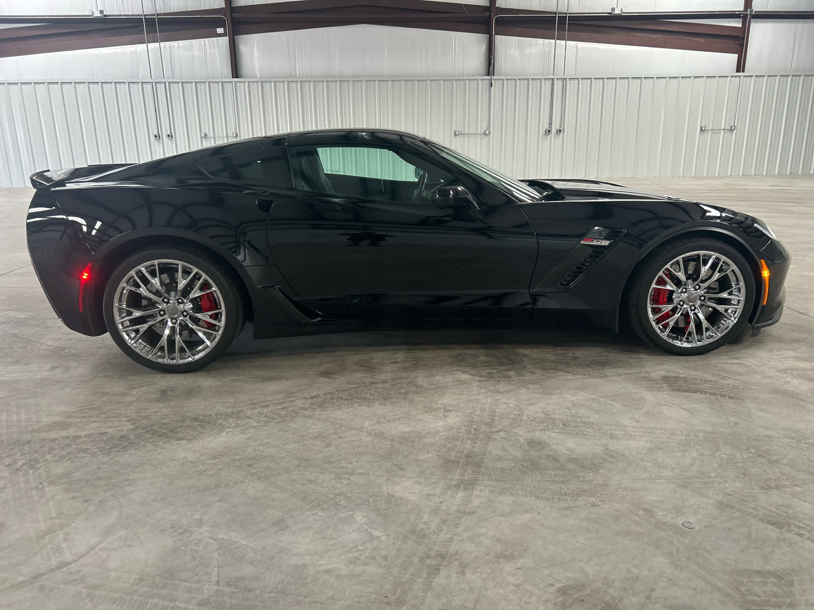 Used 2015 Chevrolet Corvette Z06 w/ 3LZ Preferred Equipment Group image 6