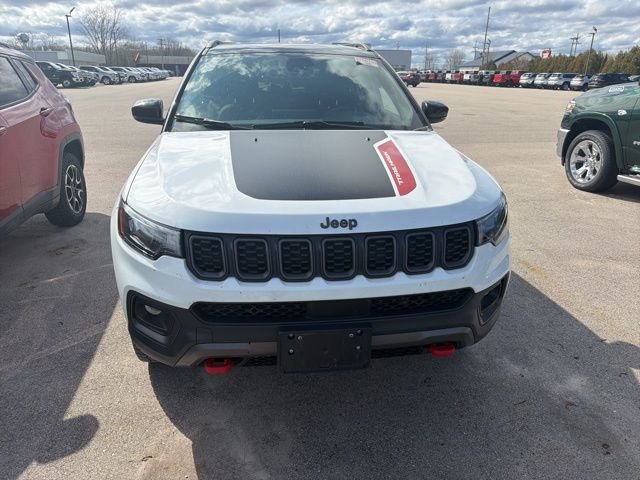 Used 2025 Jeep Compass Trailhawk AWD/4WD image 2