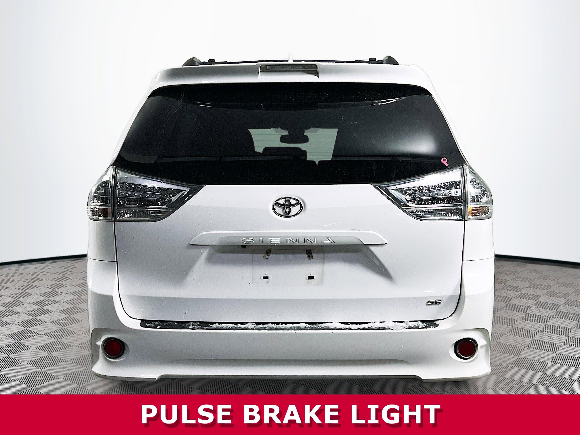 Used 2018 Toyota Sienna SE Premium image 31