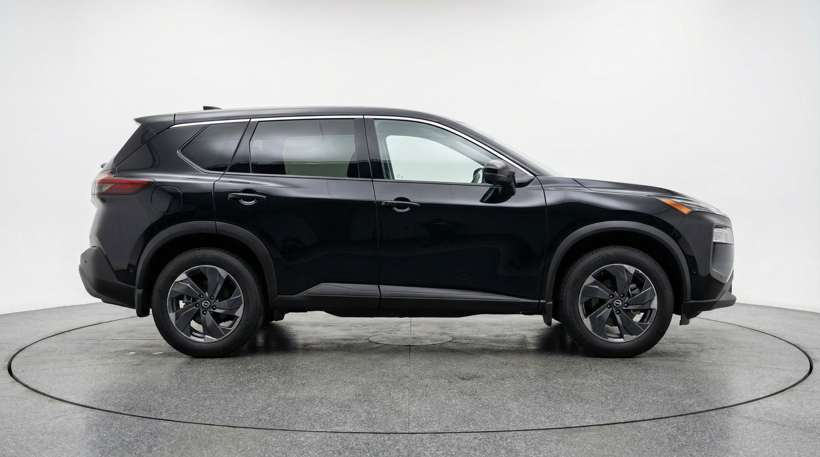 Used 2025 Nissan Rogue SV FWD image 11