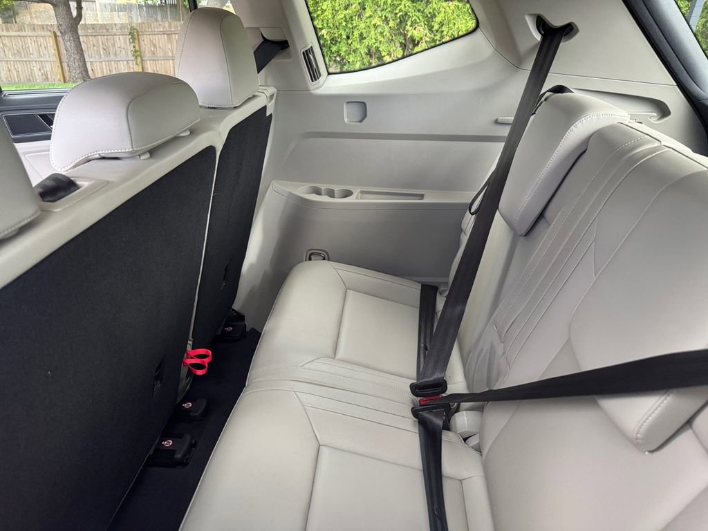Used 2018 Volkswagen Atlas SEL AWD/4WD image 18