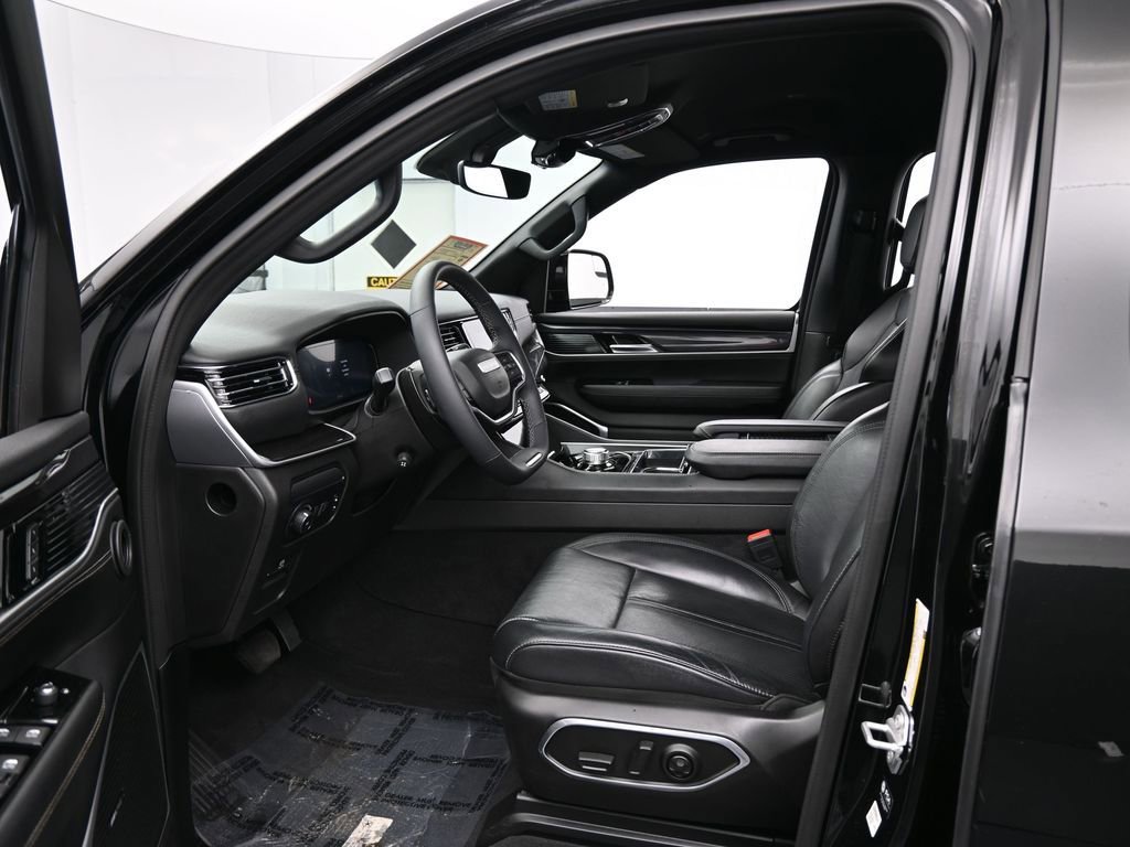 Used 2024 Jeep Wagoneer 2WD image 11