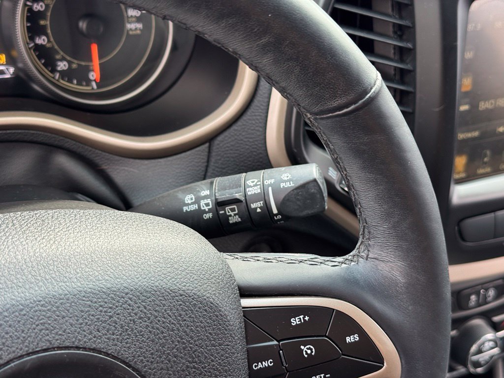 Used 2018 Jeep Cherokee Limited AWD/4WD image 29