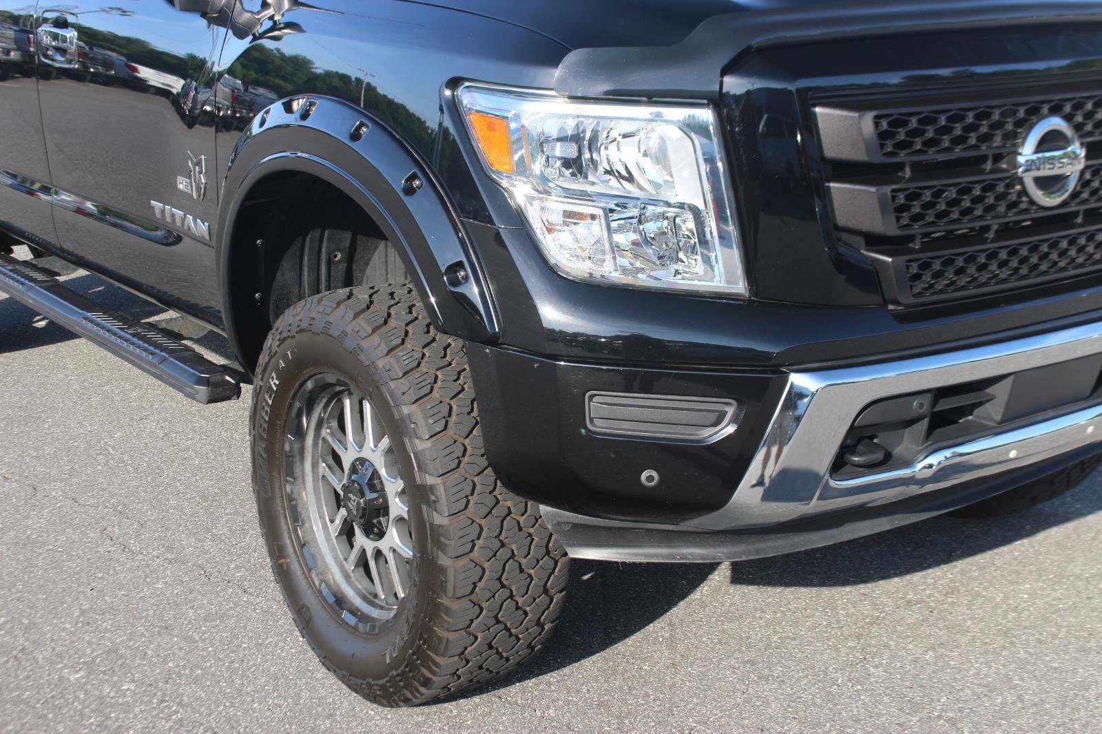 Used 2021 Nissan Titan SV w/ SV Convenience Package AWD/4WD image 9