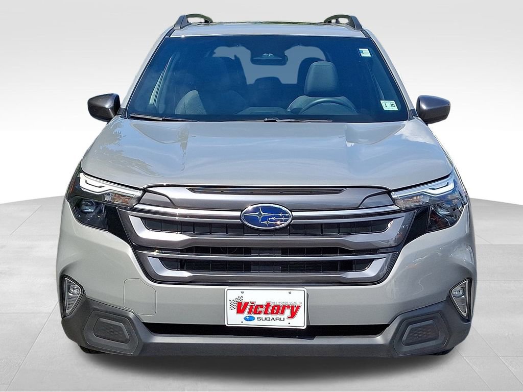 Used 2025 Subaru Forester Premium image 2