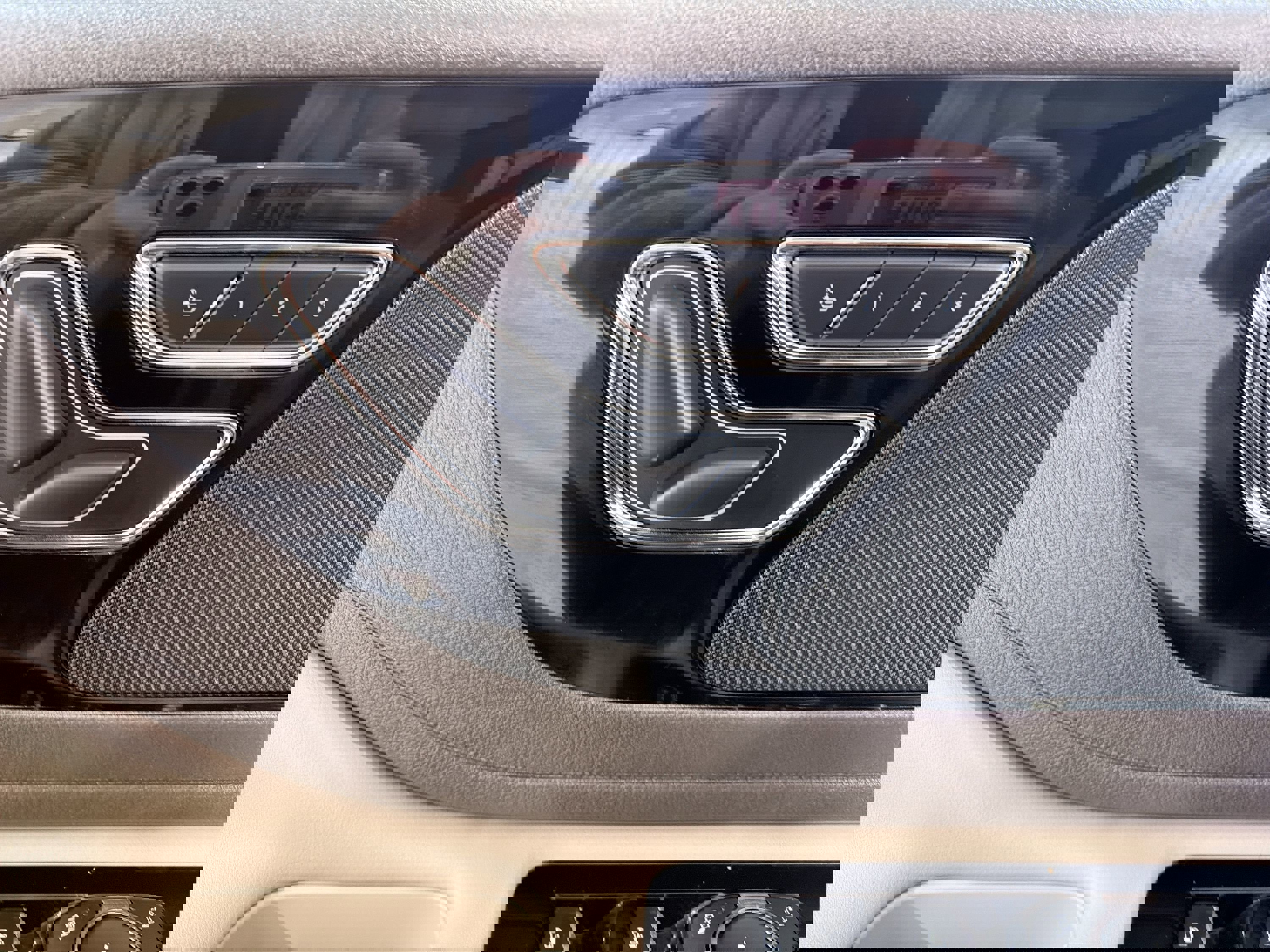 Used 2023 Lincoln Aviator AWD w/ Premium Package image 11