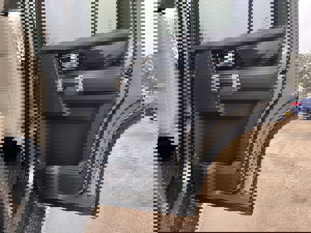 Used 2015 Land Rover LR4 HSE LUX image 34