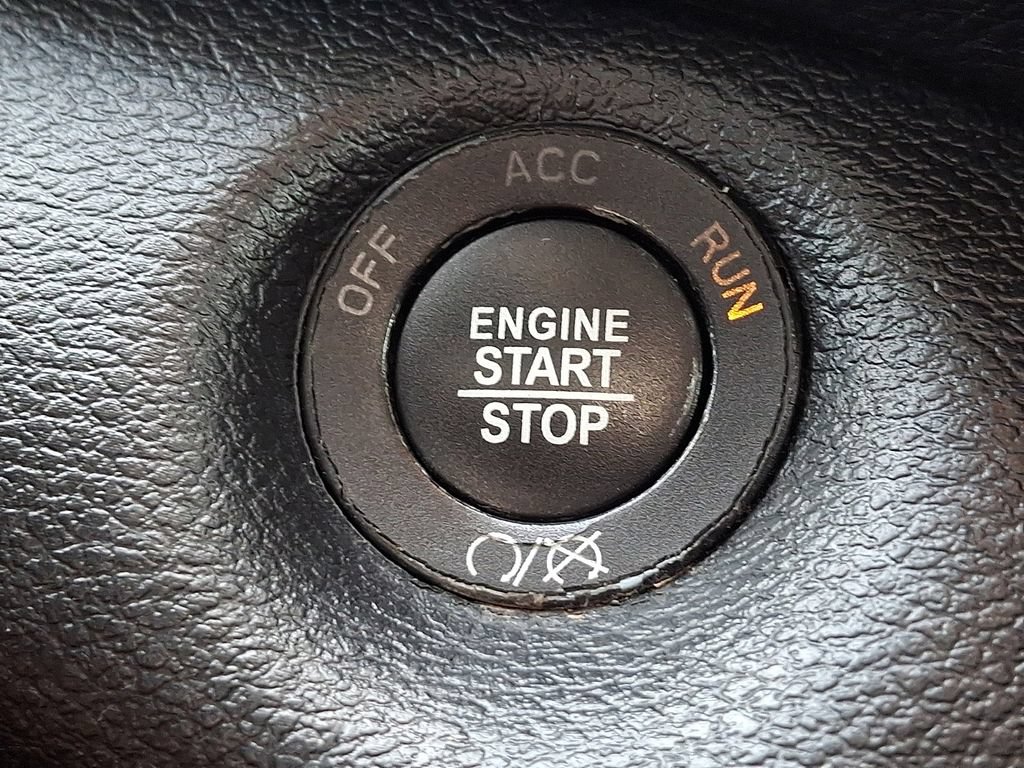 Used 2020 Jeep Cherokee Latitude Plus w/ Comfort/Convenience Group AWD/4WD image 27