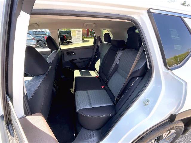 Used 2023 Nissan Rogue SV AWD/4WD image 15