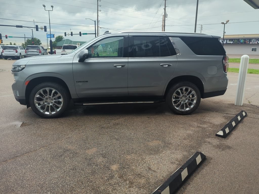 Certified 2024 Chevrolet Tahoe LT w/ Luxury Package AWD/4WD image 3