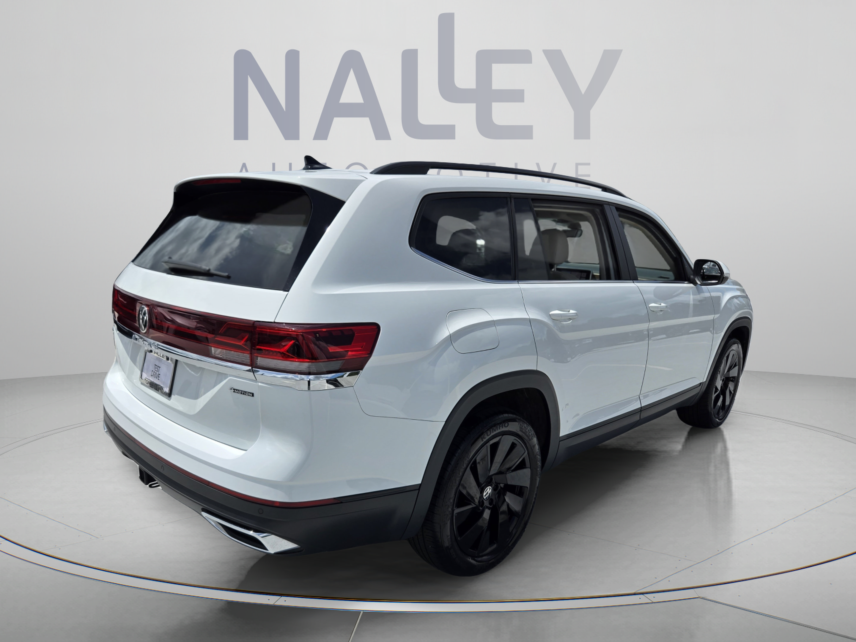 Used 2024 Volkswagen Atlas SE w/ Panoramic Sunroof Package AWD/4WD image 5