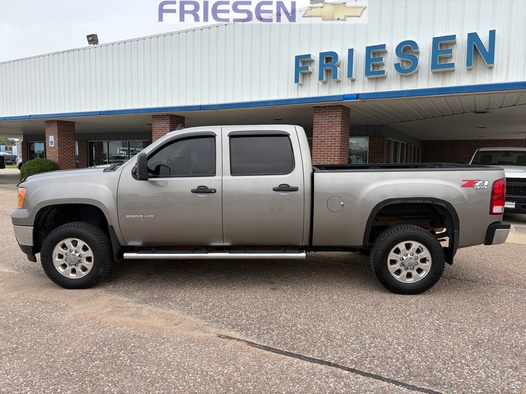 Used 2014 GMC Sierra 2500 SLE w/ SLE Preferred Package AWD/4WD image 2