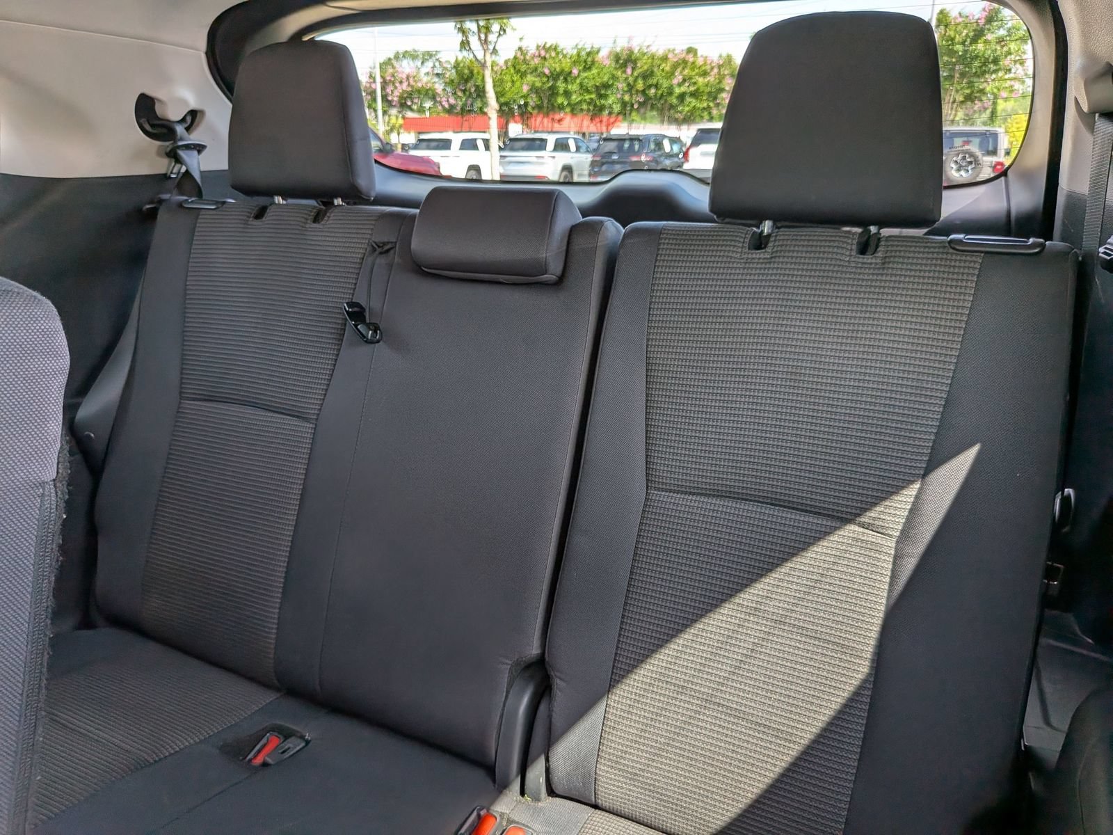 Used 2024 Toyota Highlander LE FWD image 30