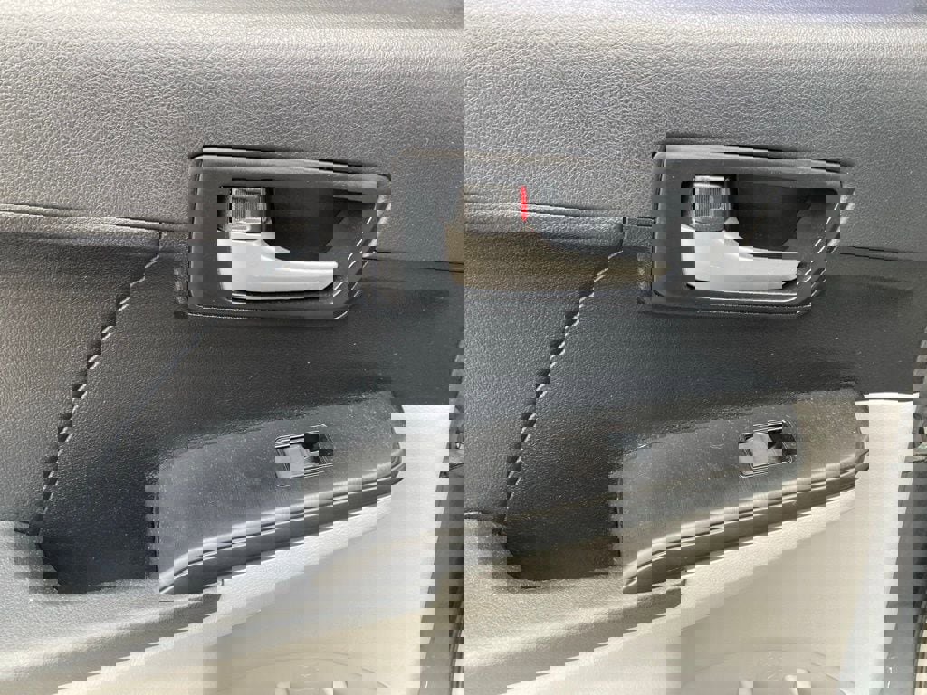 Used 2012 Toyota Camry LE FWD image 12