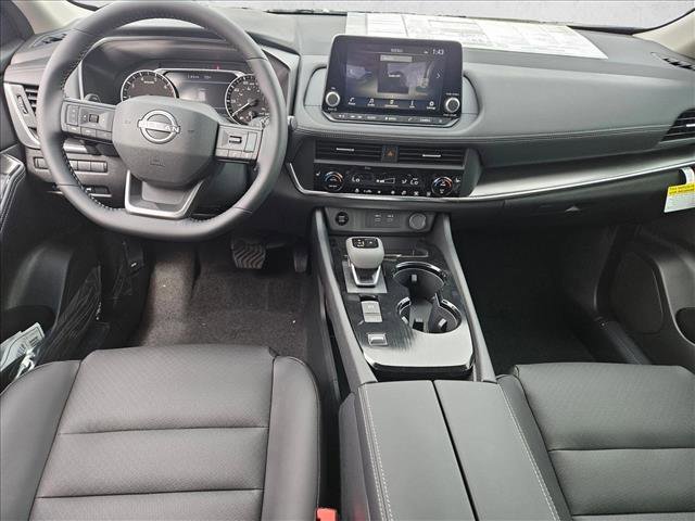Used 2025 Nissan Rogue SV w/ SV Premium Package image 12