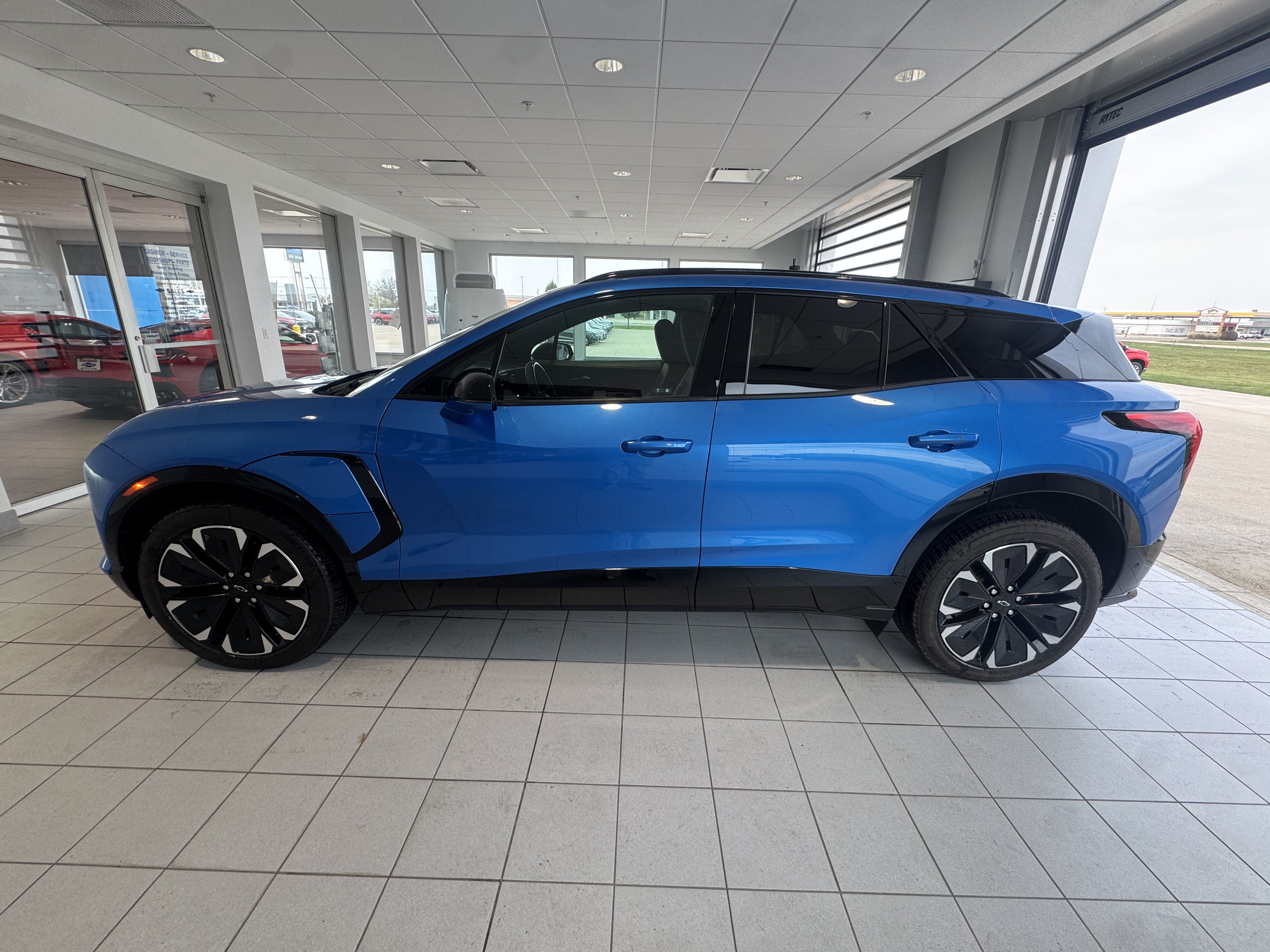 Used 2025 Chevrolet Blazer EV RS w/ Super Cruise Package AWD/4WD image 7