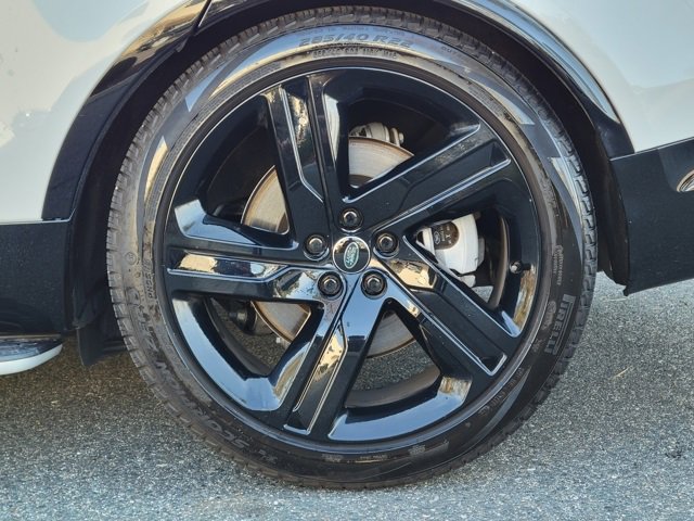 Used 2025 Land Rover Discovery Dynamic SE image 16