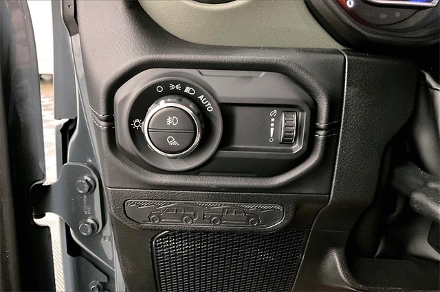 Used 2024 Jeep Gladiator Mojave w/ Technology Group image 32