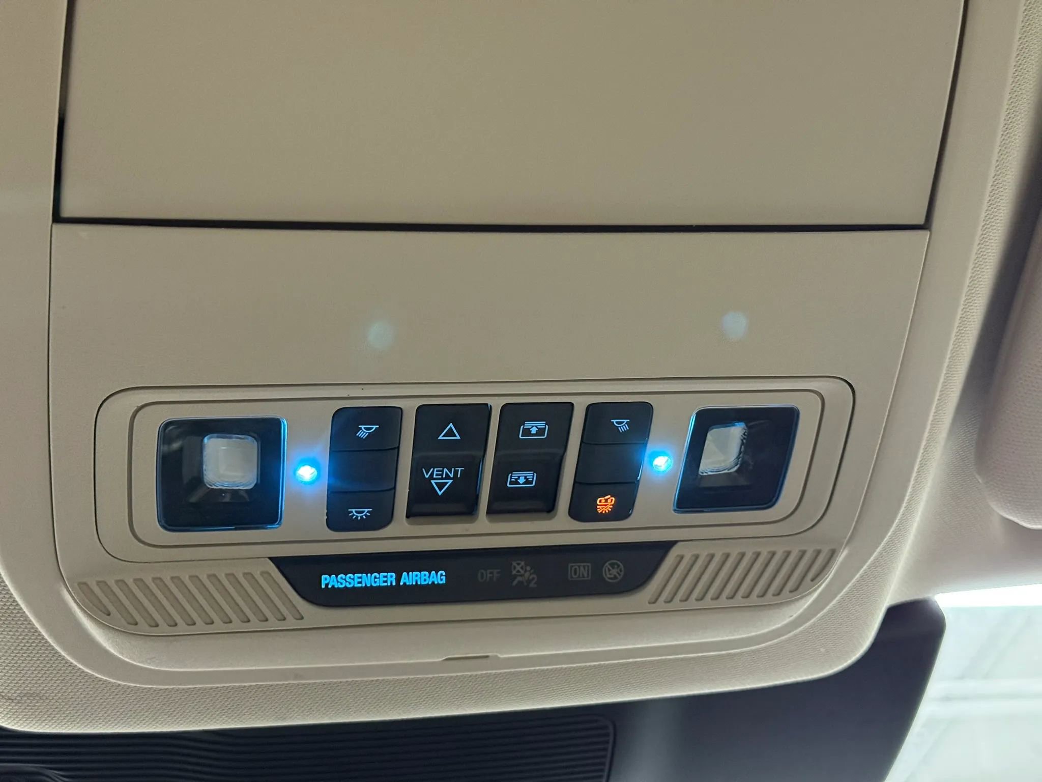 Used 2020 Ford Explorer Platinum w/ Premium Technology Package image 32