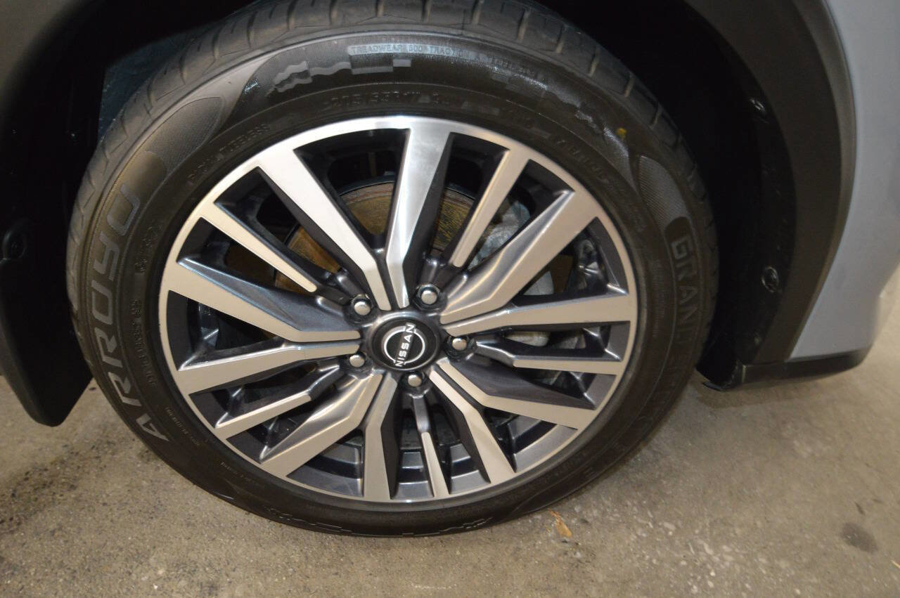 Used 2024 Nissan Kicks SV image 3