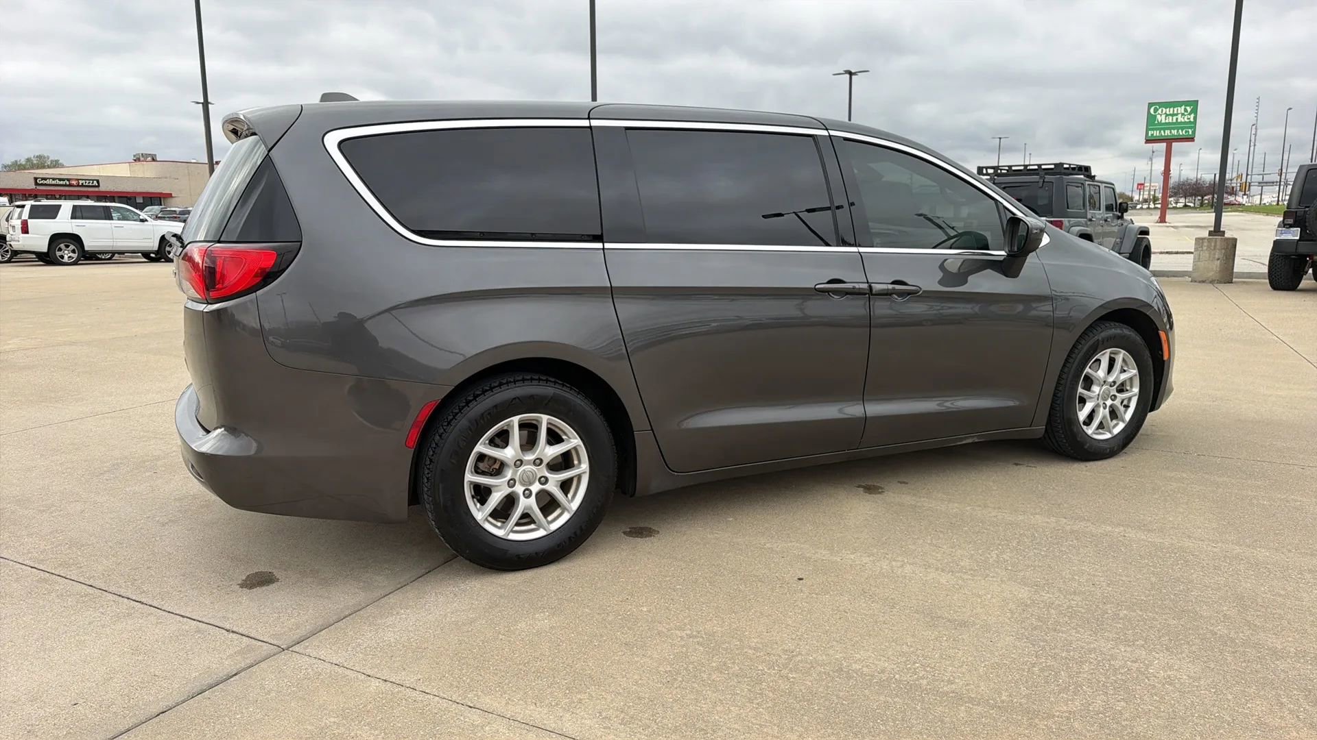 Used 2017 Chrysler Pacifica Touring image 21