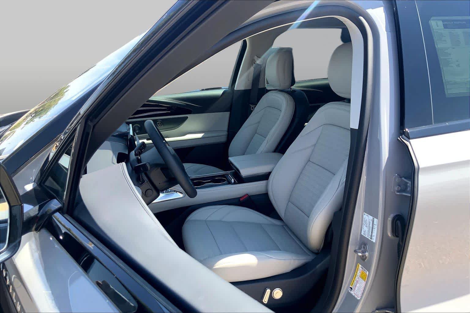 New 2026 Lincoln Nautilus Reserve w/ Jet Appearance Package AWD/4WD image 9
