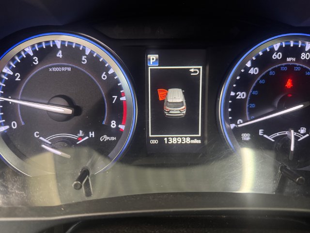 Used 2018 Toyota Highlander Limited AWD/4WD image 2