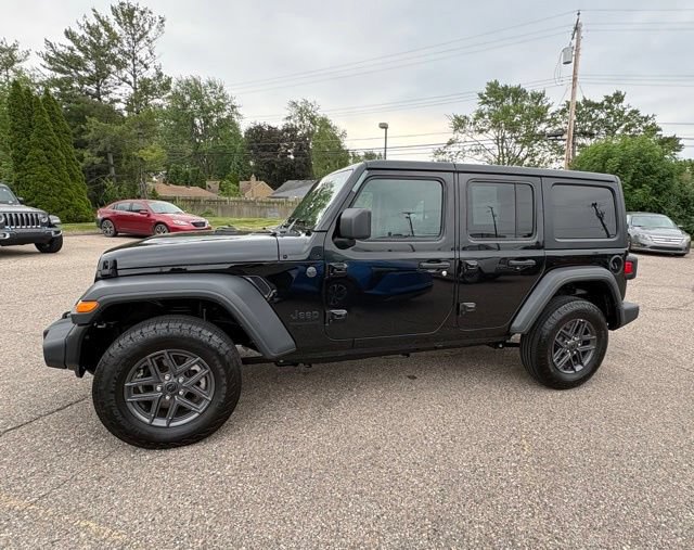 Used 2025 Jeep Wrangler Unlimited Sport AWD/4WD image 2