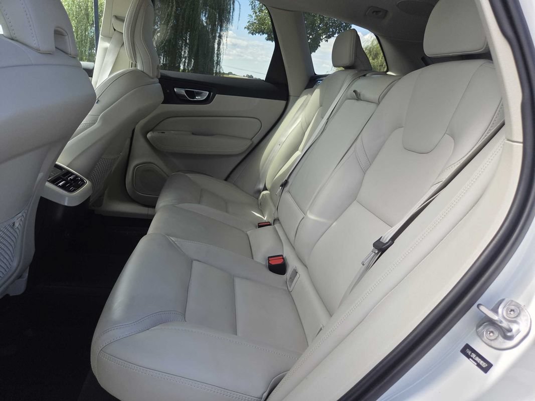 Used 2022 Volvo XC60 B5 Inscription AWD/4WD image 11