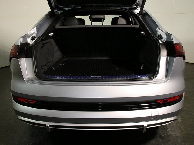 Used 2023 Audi e-tron Premium Plus w/ Premium Plus Package image 31