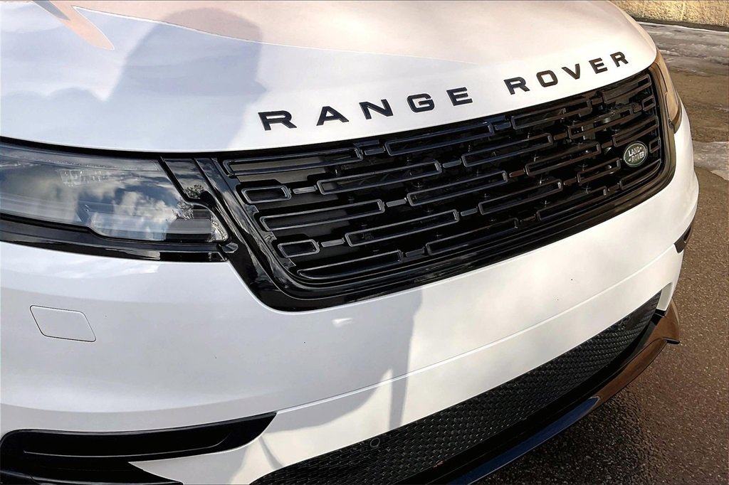 Certified 2025 Land Rover Range Rover Velar Dynamic SE image 33