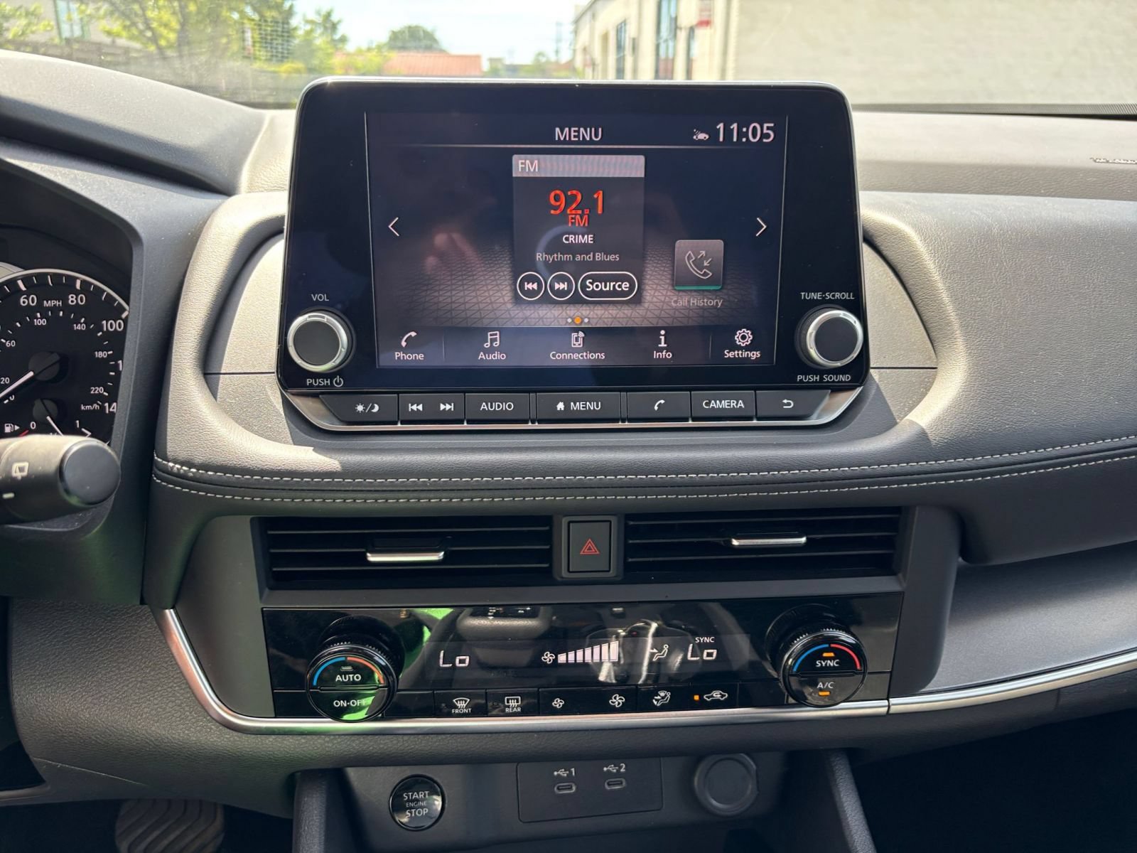 Used 2025 Nissan Rogue SV AWD/4WD image 16