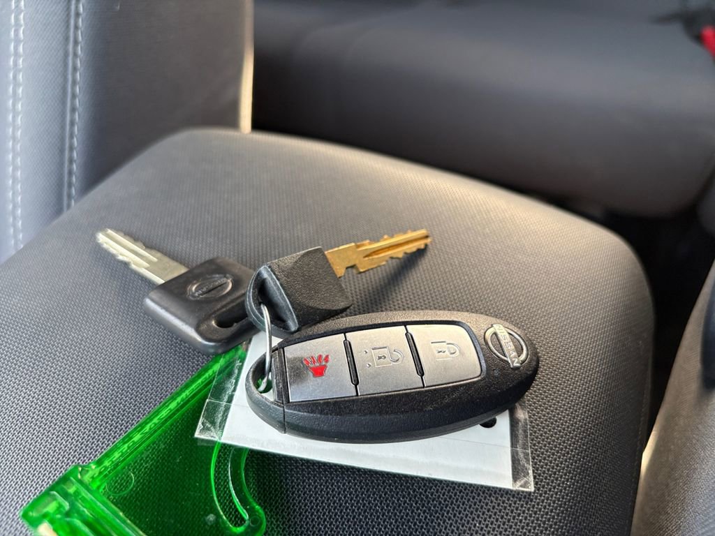 Used 2023 Nissan Frontier SV w/ Midnight Edition Package image 28