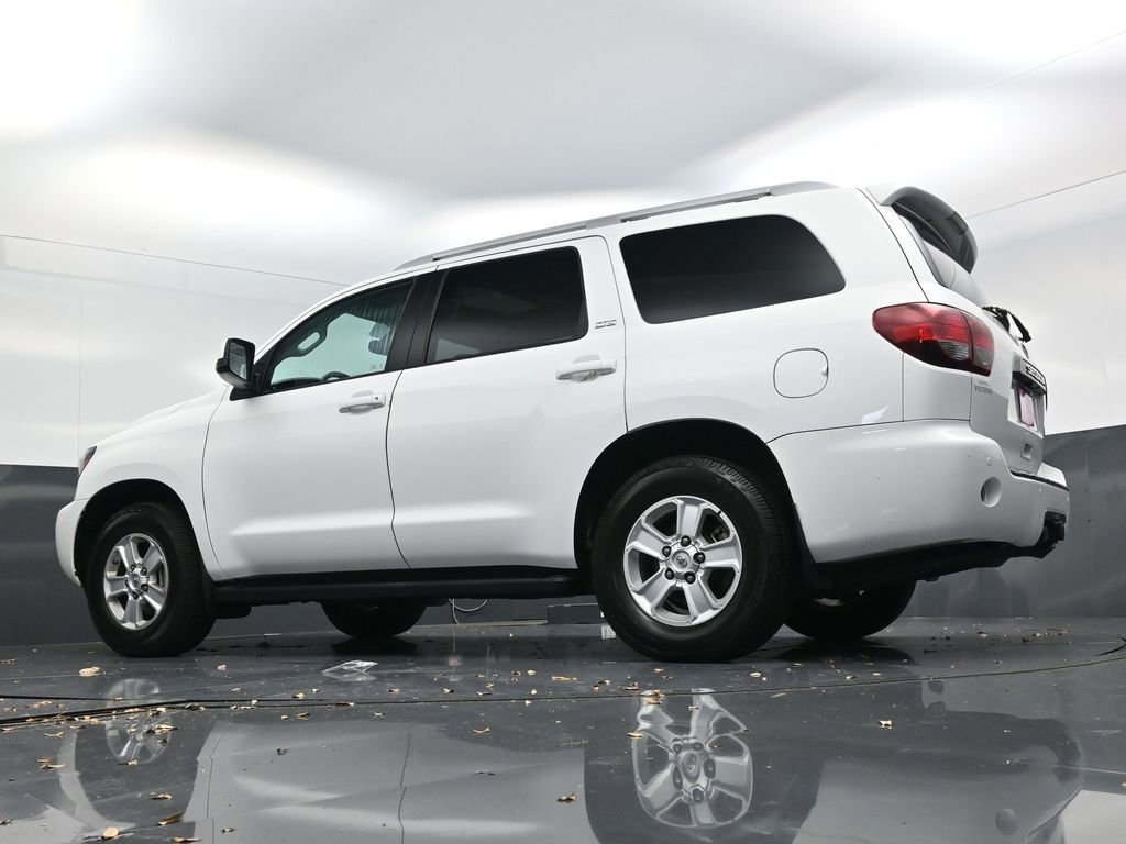 Used 2020 Toyota Sequoia SR5 w/ Premium Package image 19