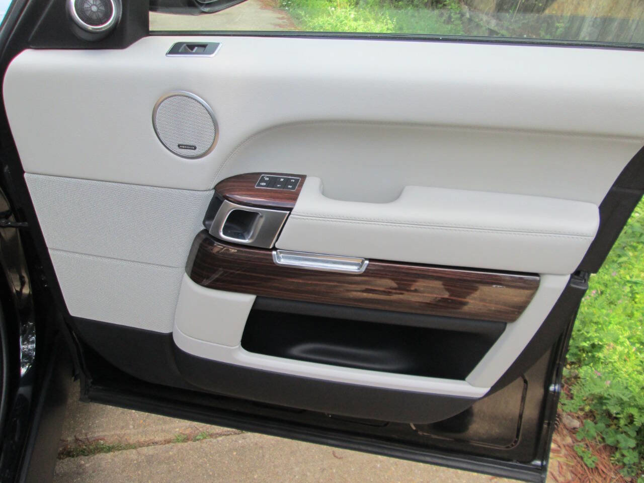 Used 2017 Land Rover Range Rover Supercharged image 19