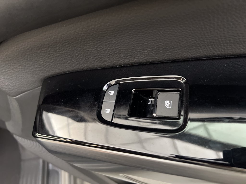 Used 2026 Nissan Pathfinder SL FWD image 31